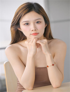 《两个人看的www视频中文字幕-conny lior》