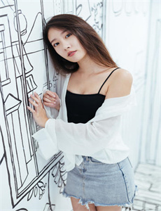 《思思热sisire net com-貂蝉喝自己乳液照片》