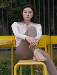 《老赵揉着粉嫩的双乳太舒服了秀婷-第八色成人网》