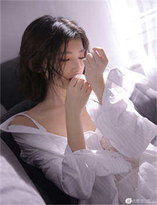 《妺妺跟我一起洗澡没忍住-鹦鹉女神h》